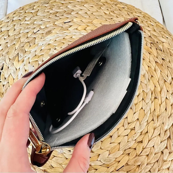 New Liz Claiborne Wristlet Charging Wallet Clutch - Picture 5 of 6